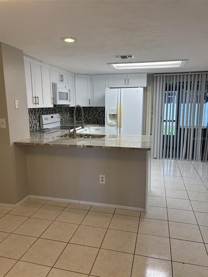 8525 J R Manor Dr - Photo 5 of 19