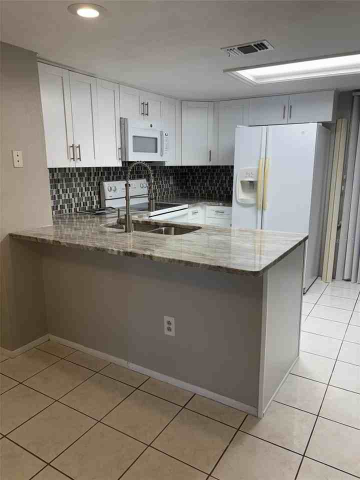 8525 J R Manor Dr - Photo 6 of 19