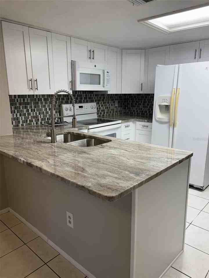 8525 J R Manor Dr - Photo 7 of 19