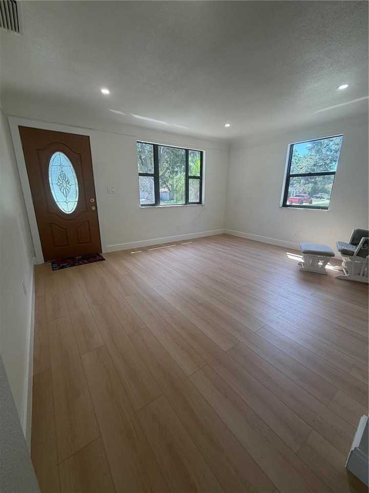4649 18th Ave N - Photo 3 of 24