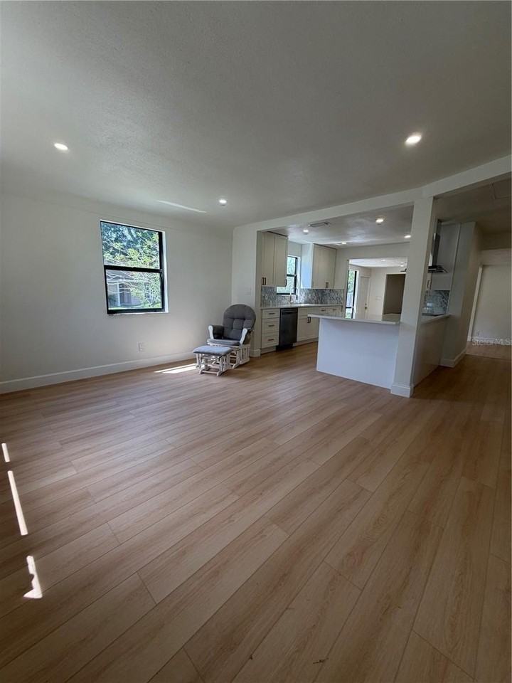 4649 18th Ave N - Photo 4 of 24