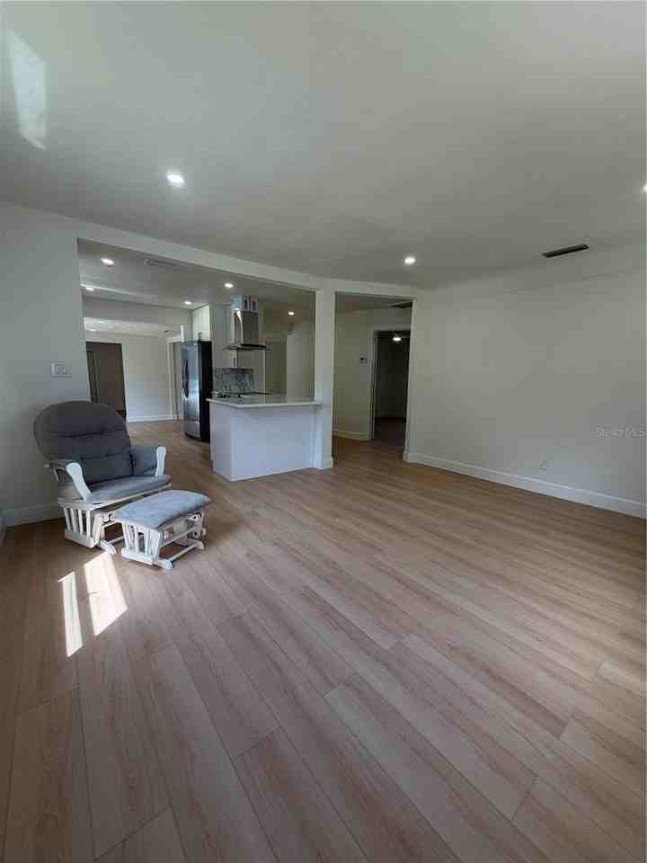 4649 18th Ave N - Photo 5 of 24