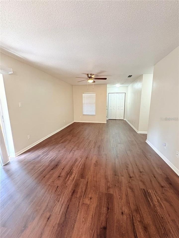 851 Creekway Ct - Photo 4 of 20