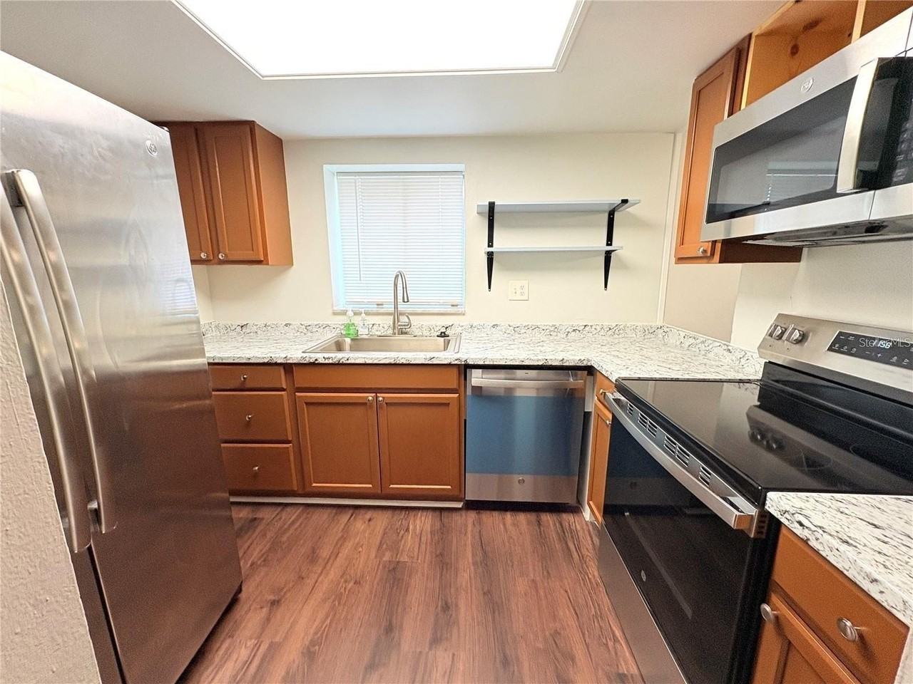 851 Creekway Ct - Photo 6 of 20