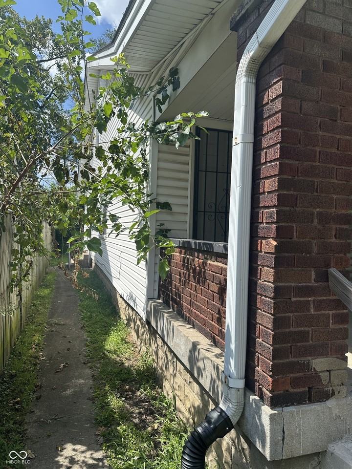 2020 Adams St - Photo 4 of 22