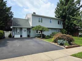 featured image of 104 Choir Ln