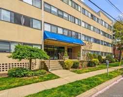 featured image of 142 Main St #1D