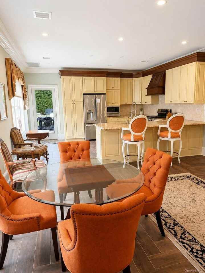 902 Manor Ln - Photo 3 of 5