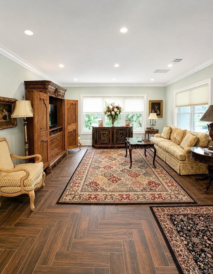 902 Manor Ln - Photo 4 of 5