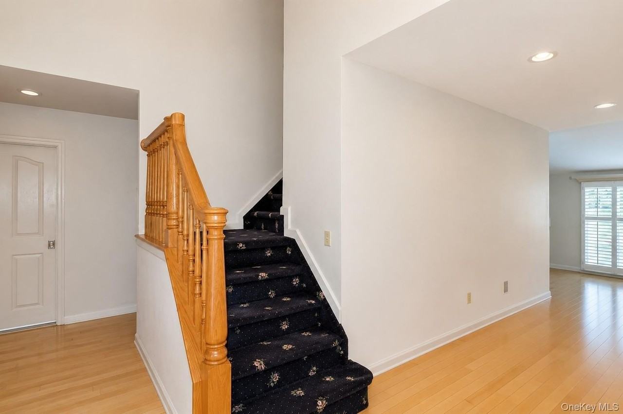 34 Harbour Dr - Photo 4 of 25
