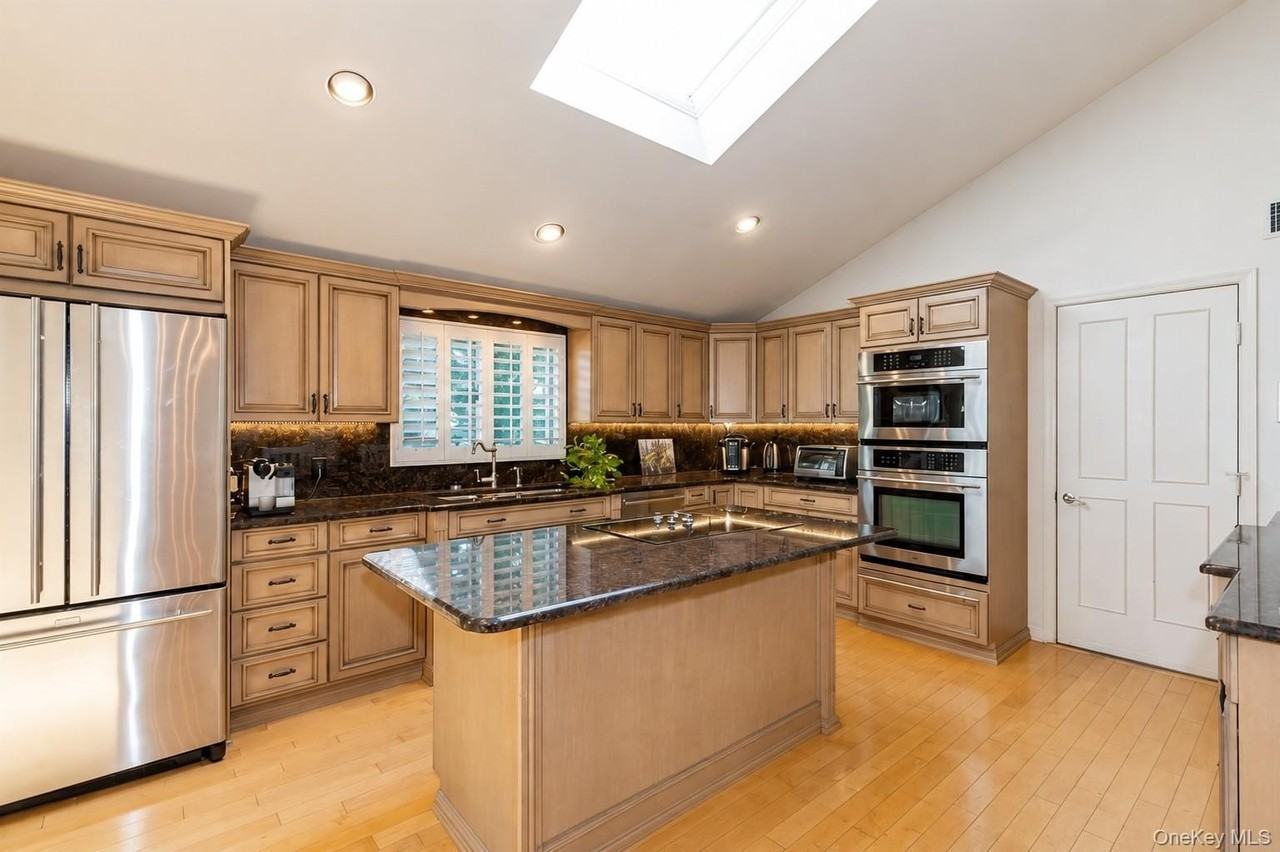 34 Harbour Dr - Photo 5 of 25