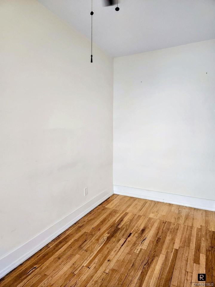 344 E 58th St #2A - Photo 6 of 7