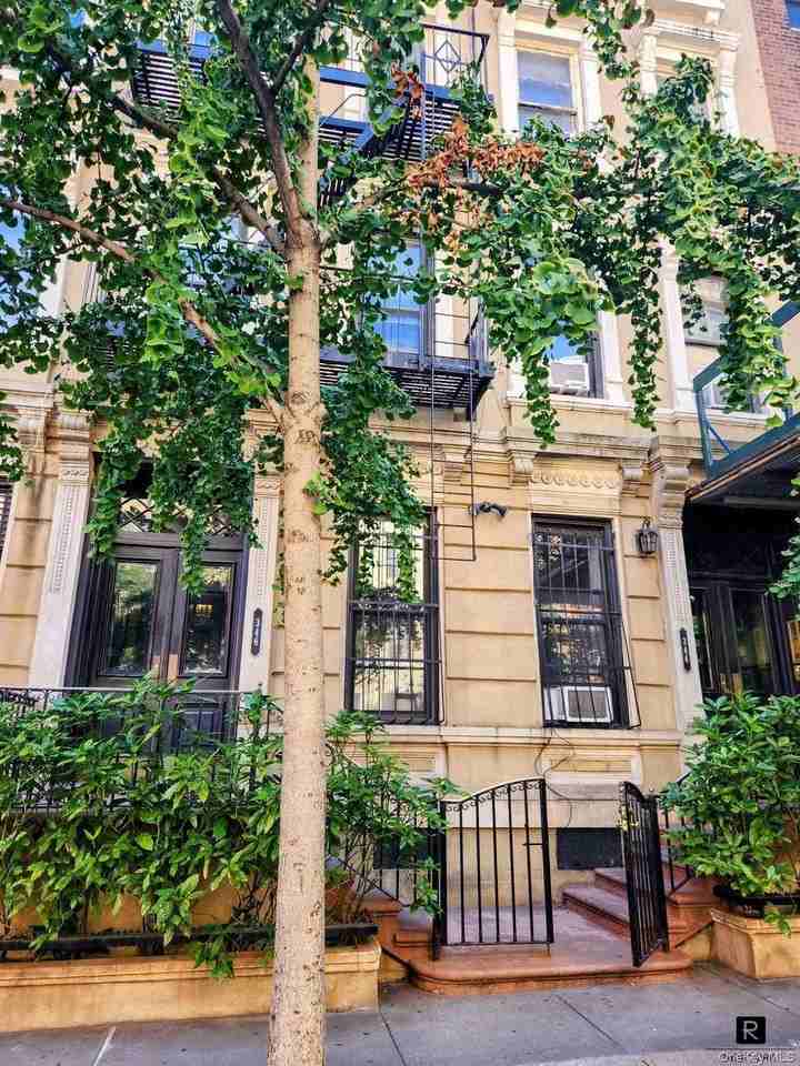 344 E 58th St #2A - Photo 7 of 7