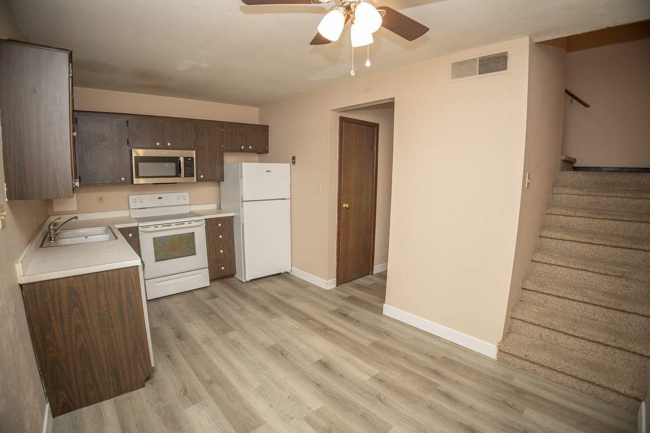 907 E Cedar Way #A - Photo 3 of 21