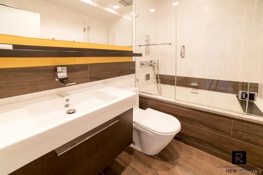 525 E 80th St #7D - Photo 2 of 4