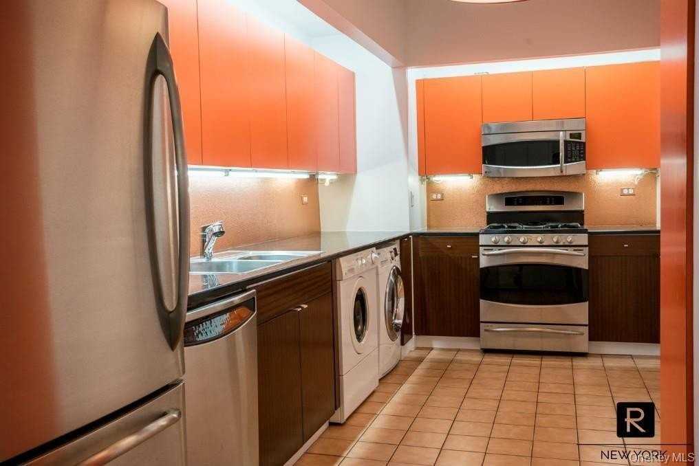 525 E 80th St #7D - Photo 4 of 4