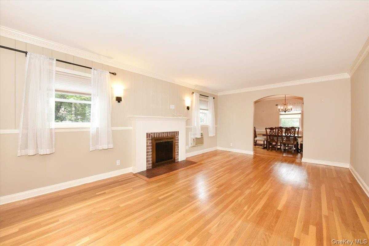7503 196th St - Photo 4 of 16