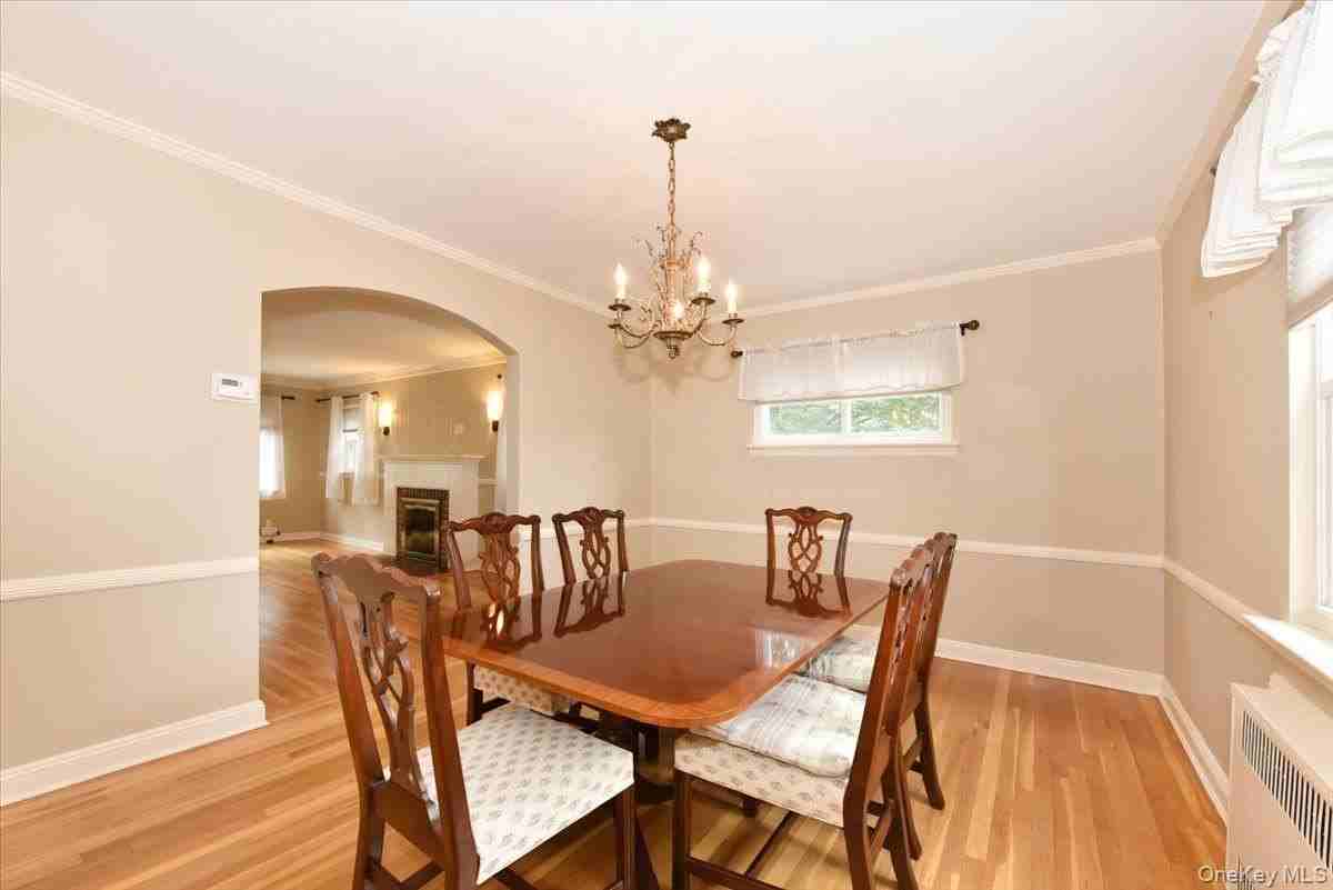 7503 196th St - Photo 5 of 16