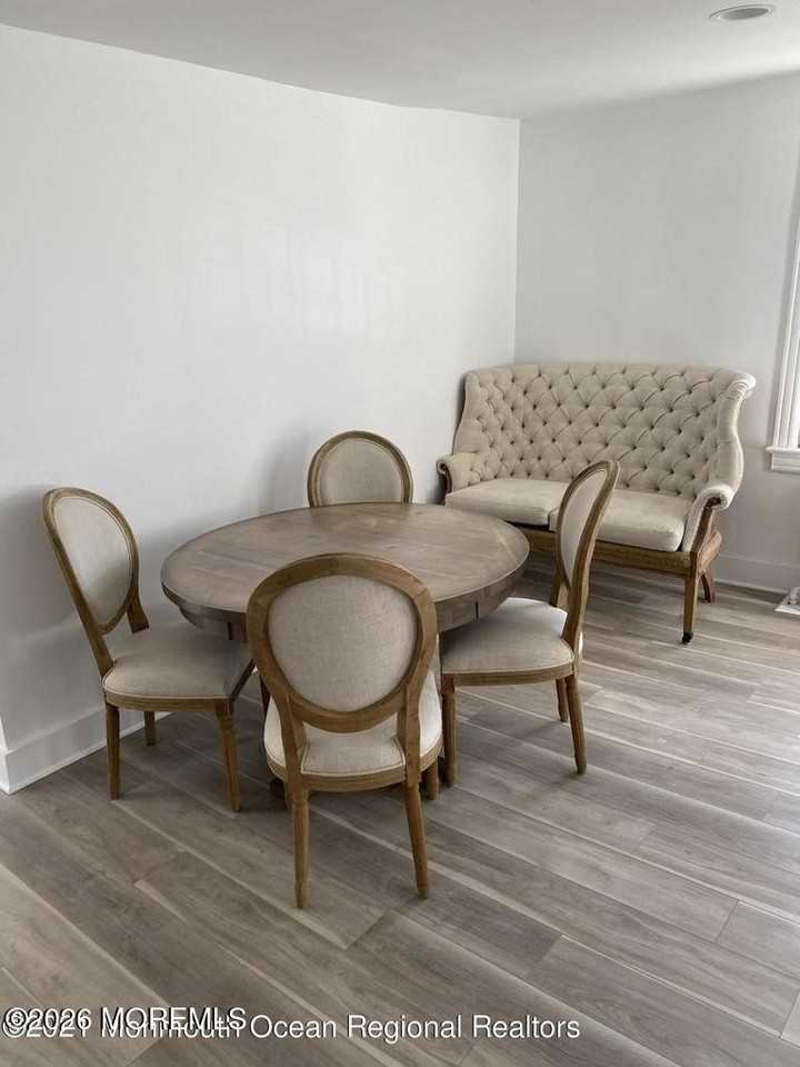 1195 Lincoln Sq - Photo 4 of 8