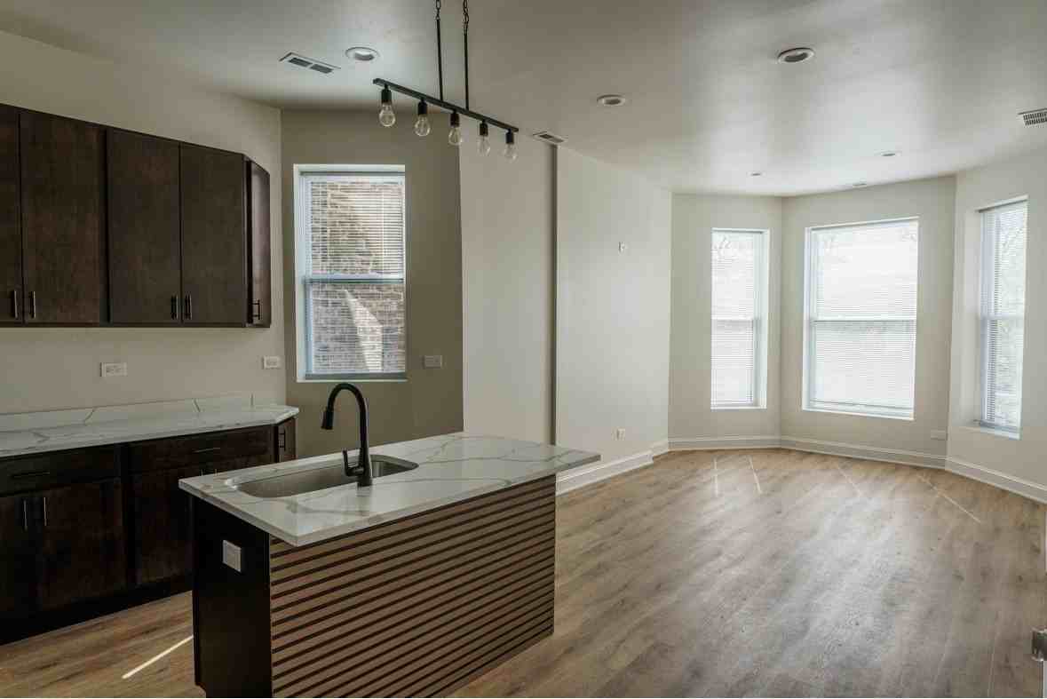 6613 S Vernon Ave #2 - Photo 2 of 12
