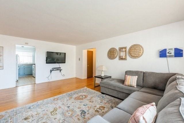 6127 N Seeley Ave #2C - Photo 3 of 10