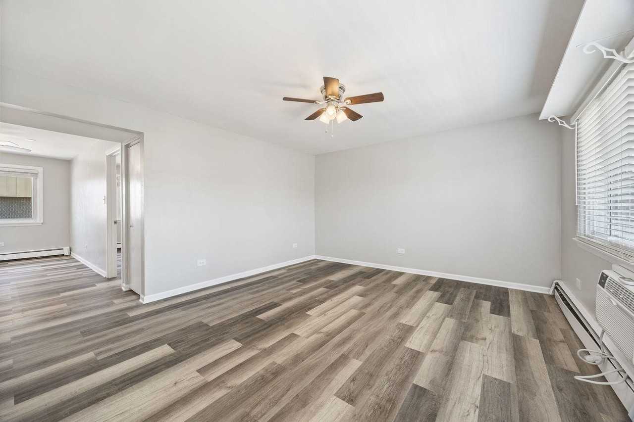 7834 W 95th St #2H - Photo 4 of 15