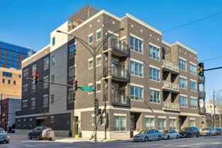 1002 W Van Buren St #402 - Photo 1 of 1
