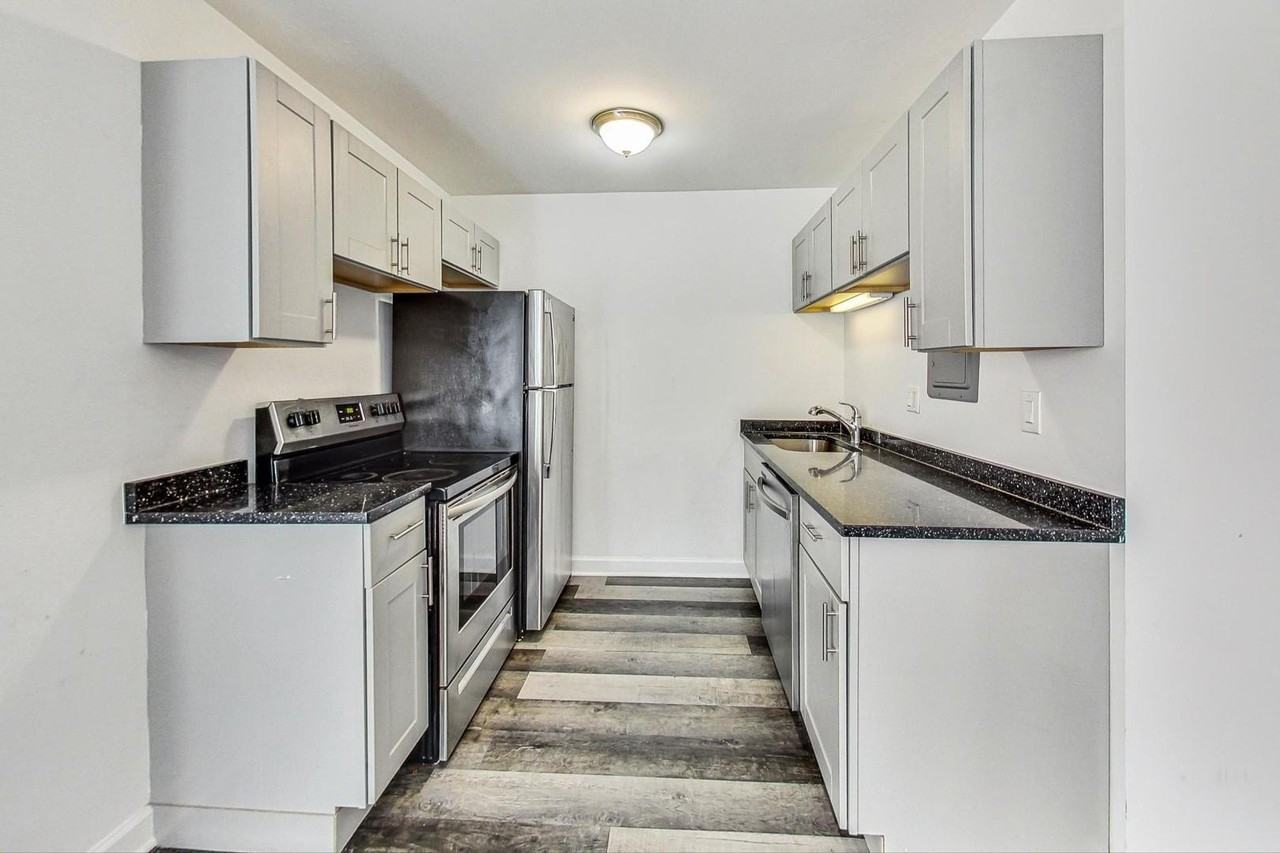 6000 N Winthrop Ave #107 - Photo 6 of 11