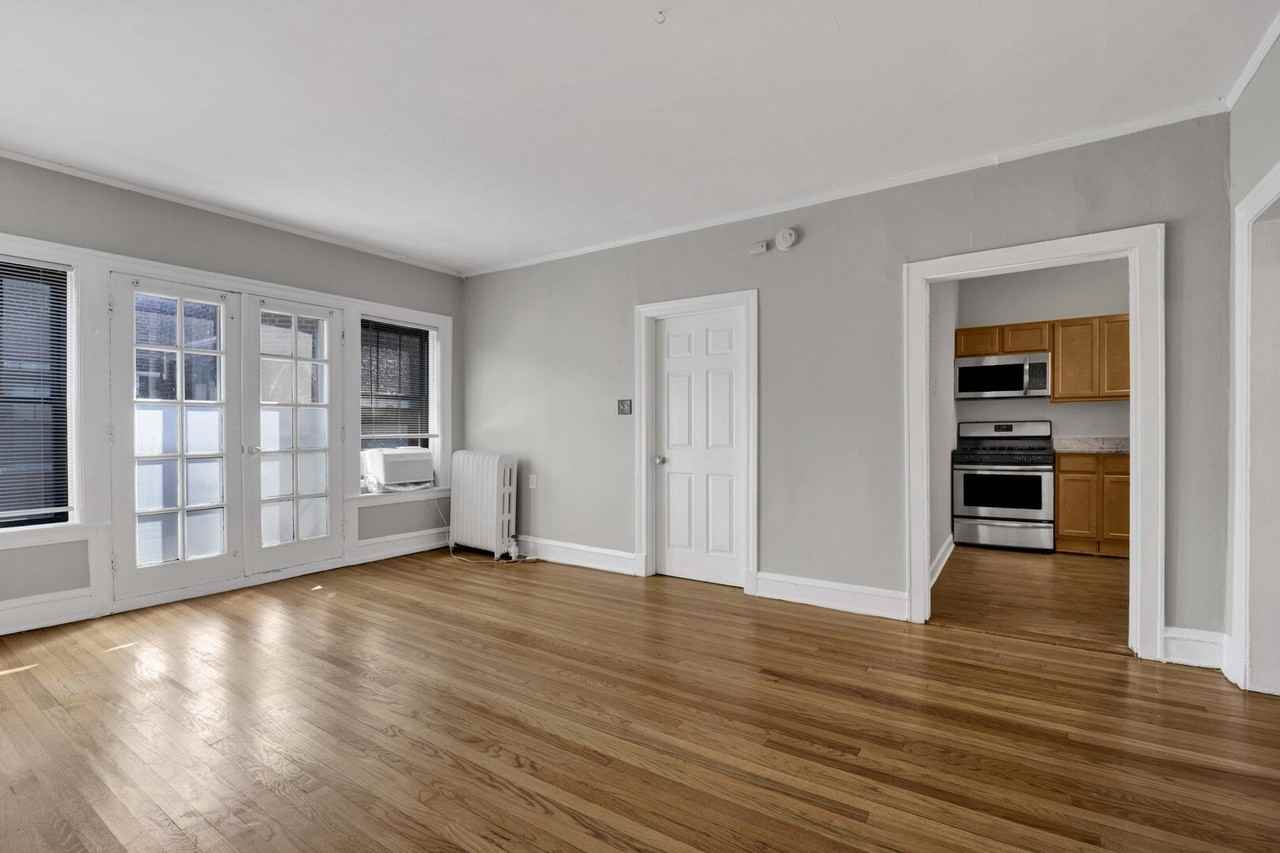 1239 W Greenleaf Ave #3S - Photo 3 of 17
