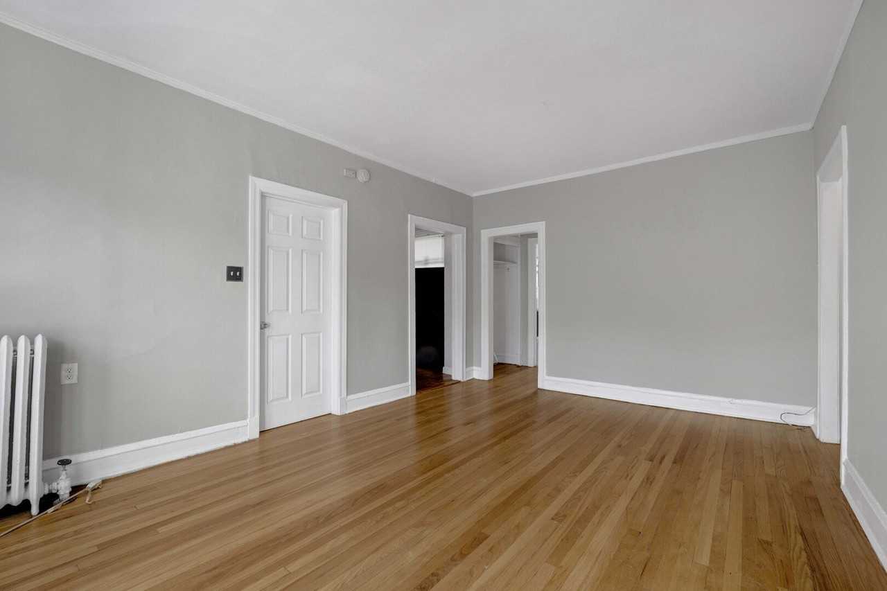 1239 W Greenleaf Ave #3S - Photo 4 of 17