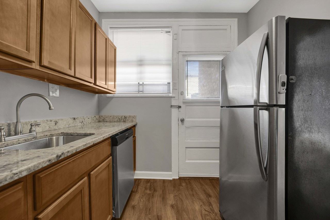 1239 W Greenleaf Ave #3S - Photo 7 of 17