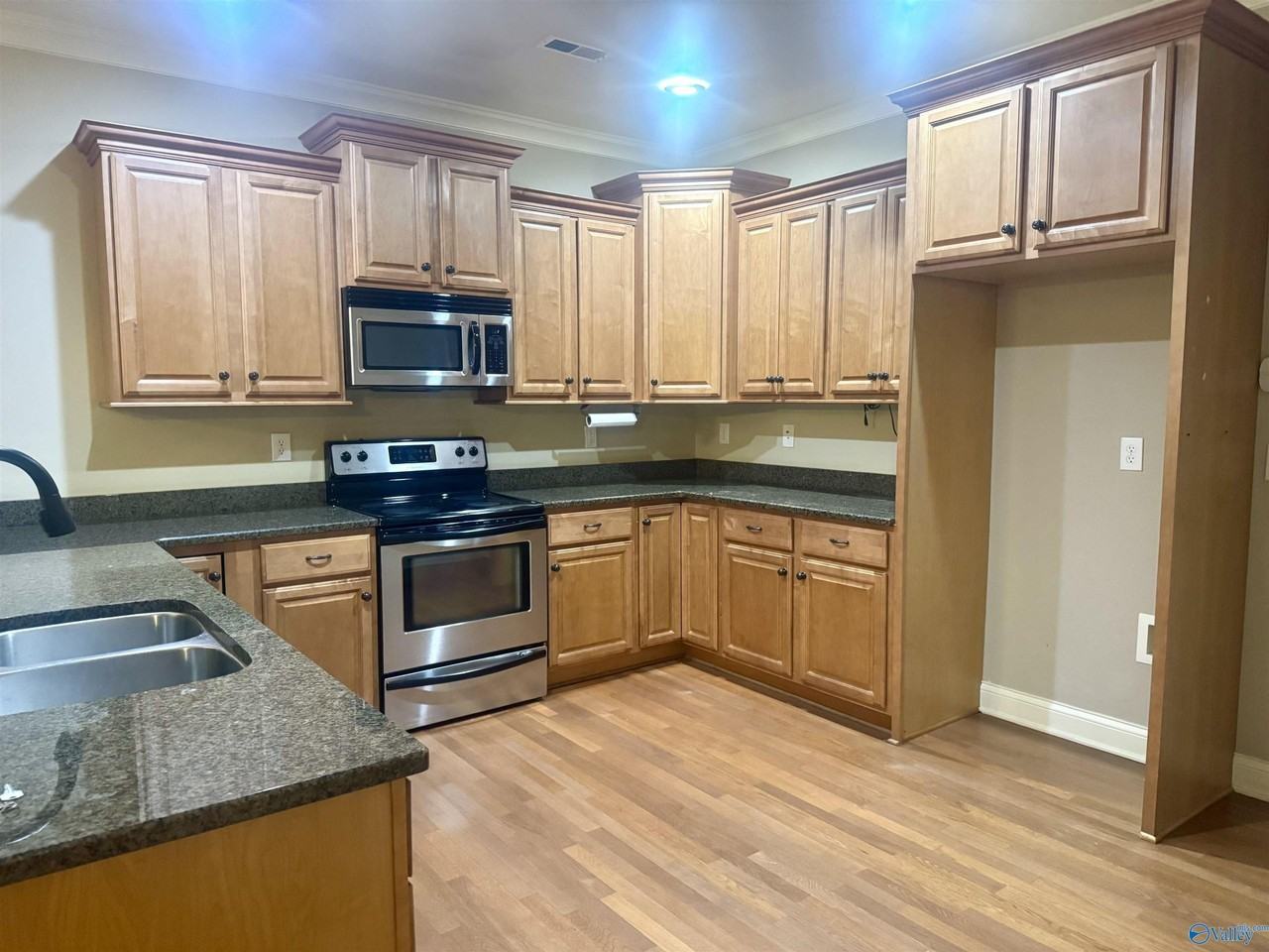 208 Treetop Dr Se - Photo 2 of 22