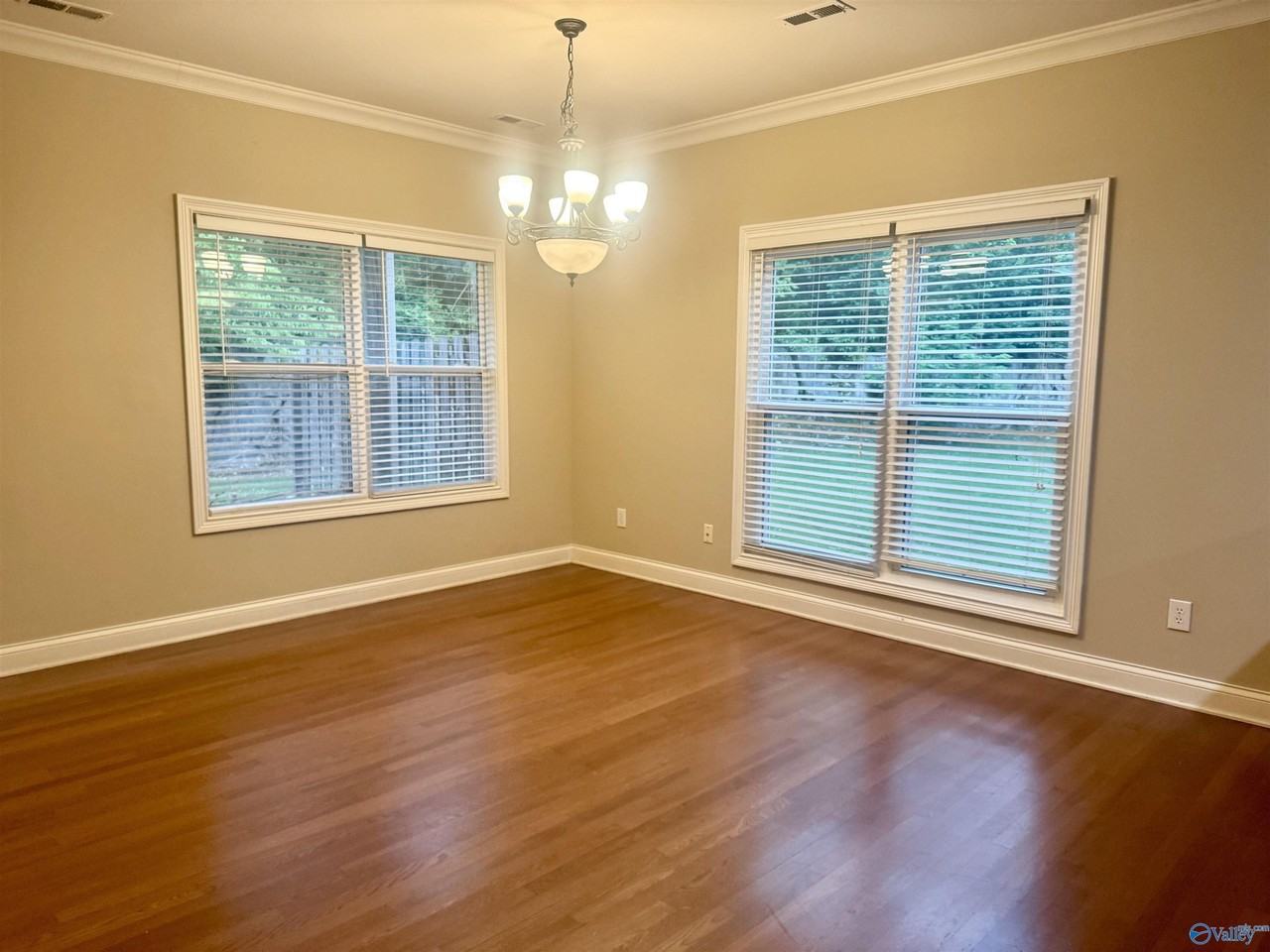 208 Treetop Dr Se - Photo 3 of 22