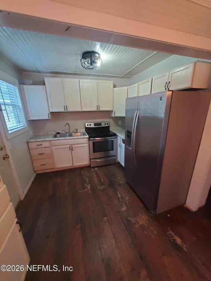 5722 Lexington Ave - Photo 7 of 15