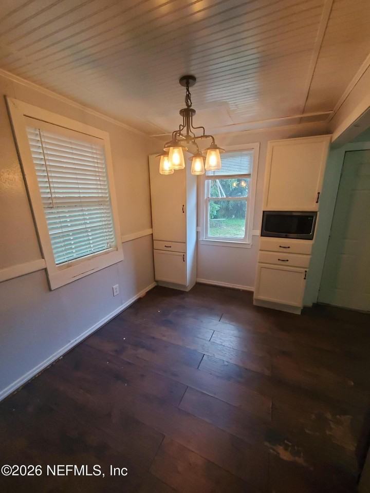 5722 Lexington Ave - Photo 5 of 10