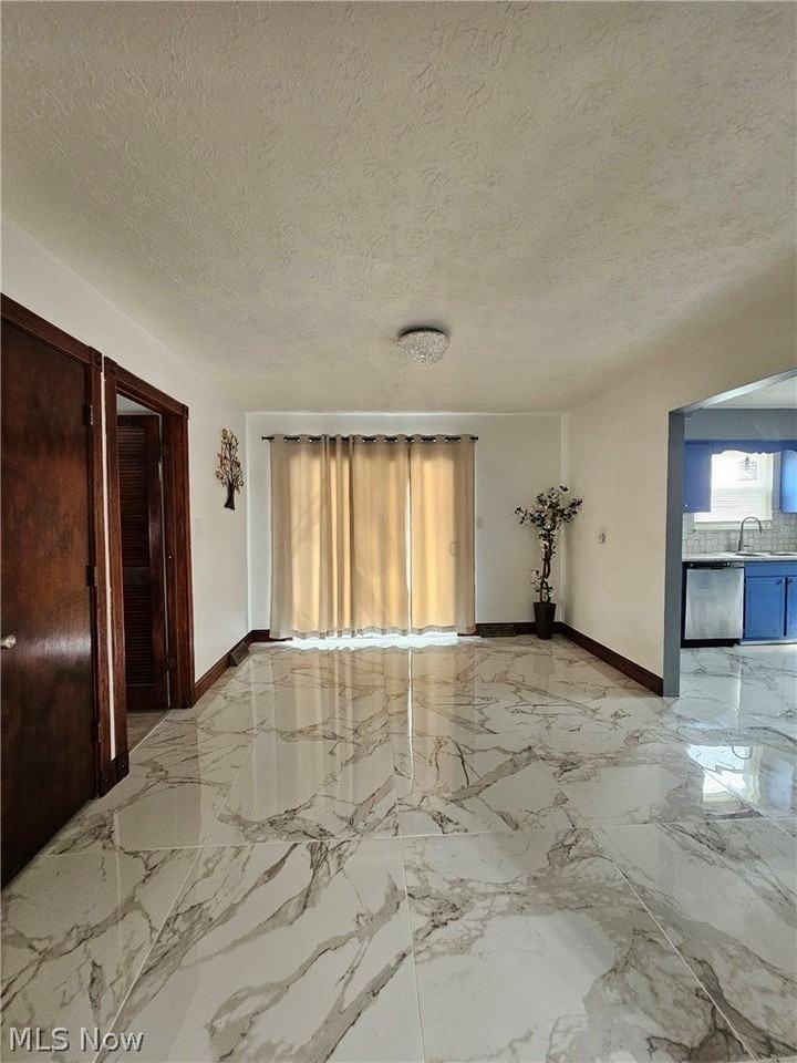 33158 Lake Shore Blvd - Photo 2 of 30