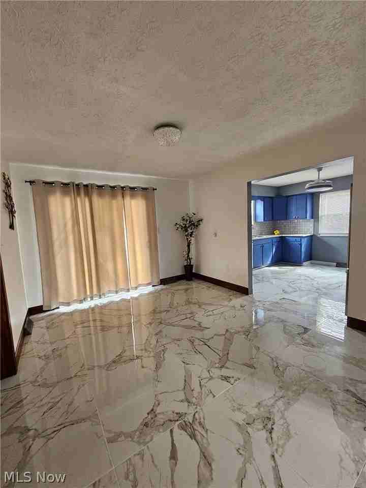 33158 Lake Shore Blvd - Photo 3 of 30