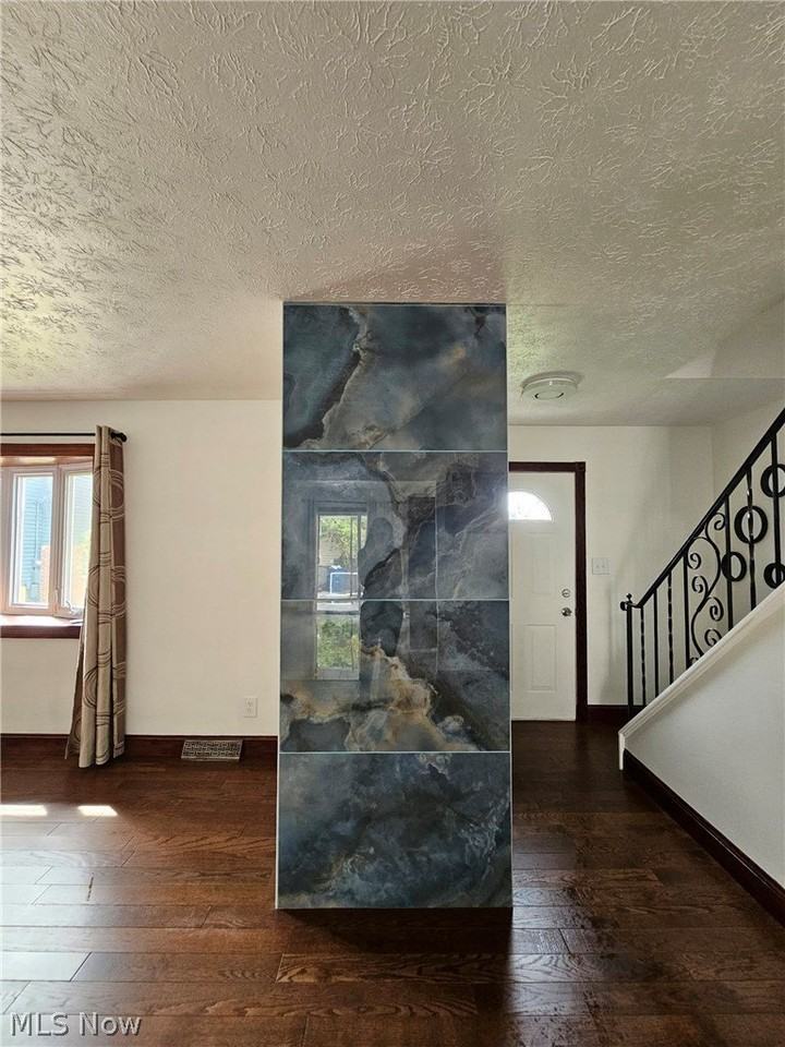 33158 Lake Shore Blvd - Photo 5 of 30