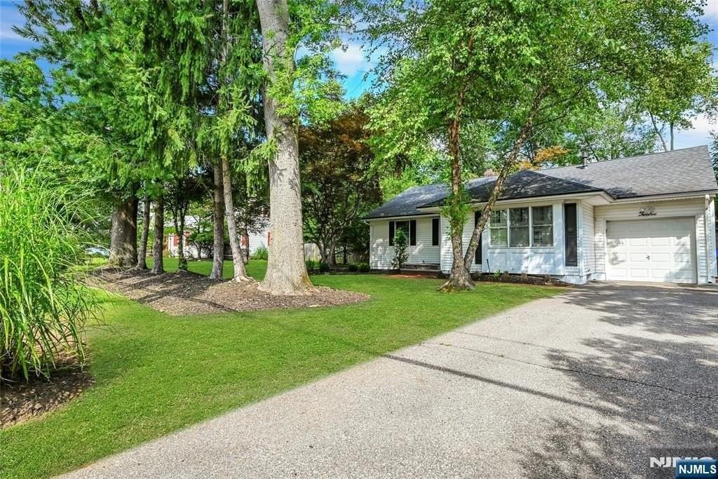 12 Leoson Pkwy - Photo 2 of 29
