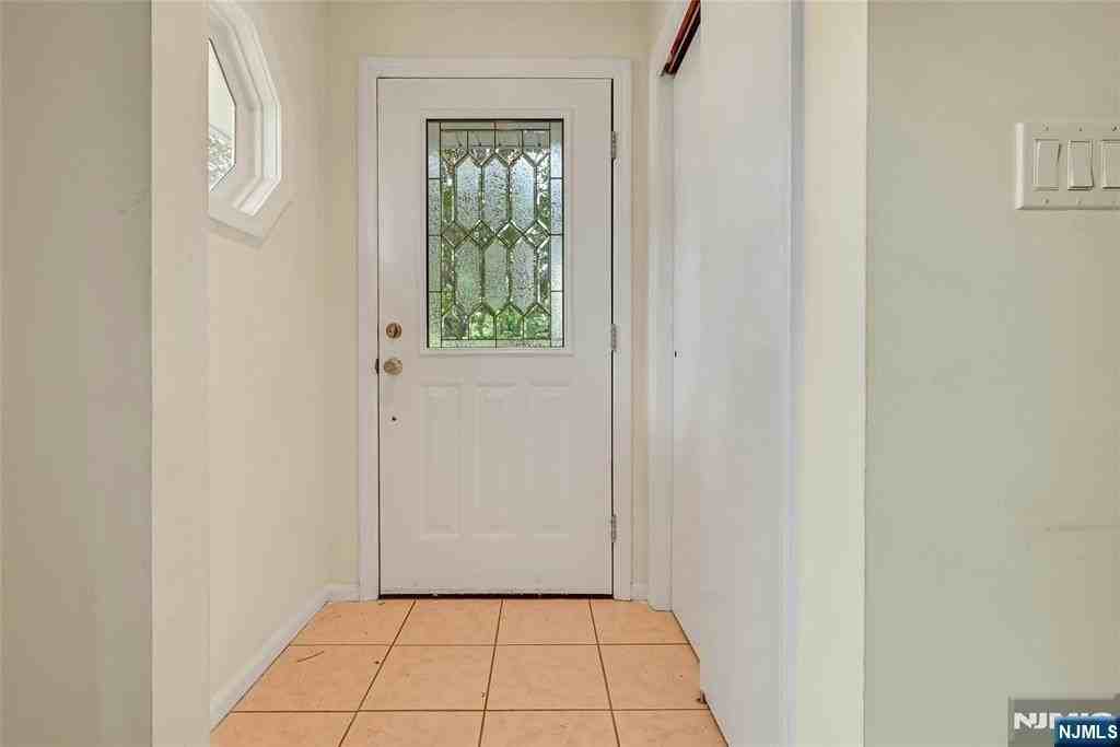 12 Leoson Pkwy - Photo 4 of 29