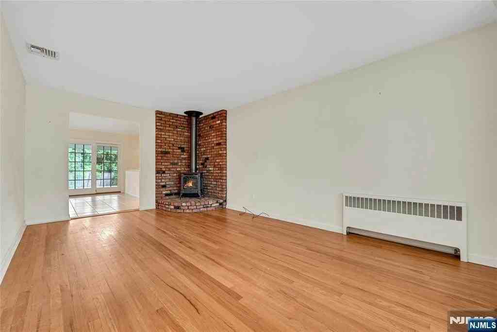 12 Leoson Pkwy - Photo 5 of 29
