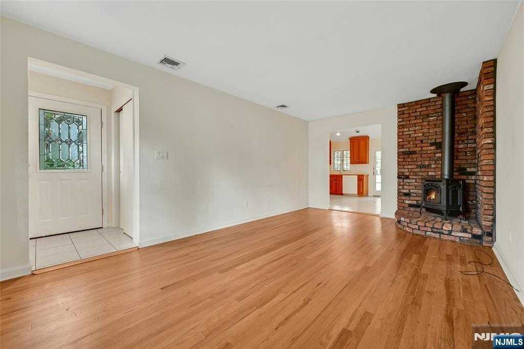 12 Leoson Pkwy - Photo 7 of 29
