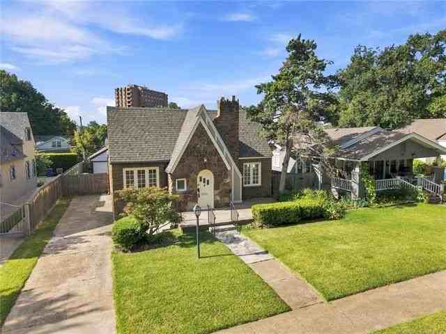 2124 E 19th St - Photo 2 of 39