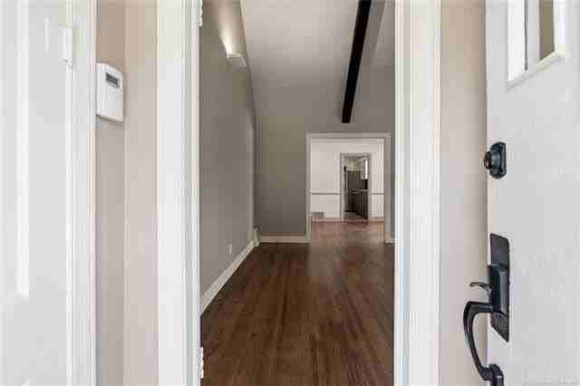 2124 E 19th St - Photo 4 of 39