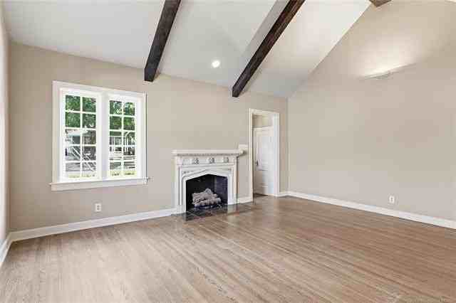 2124 E 19th St - Photo 5 of 39