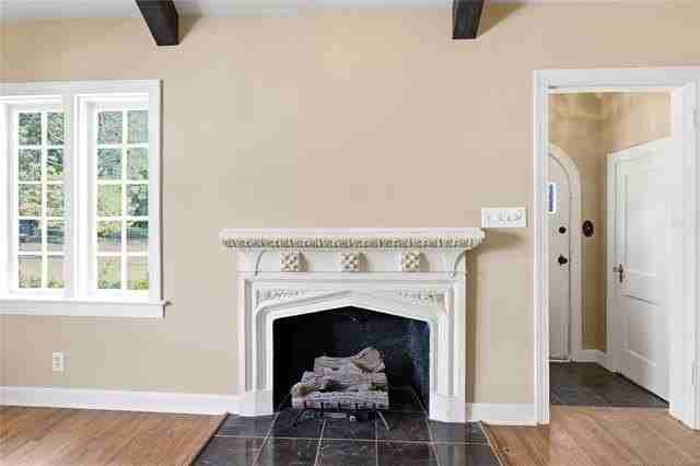 2124 E 19th St - Photo 7 of 39