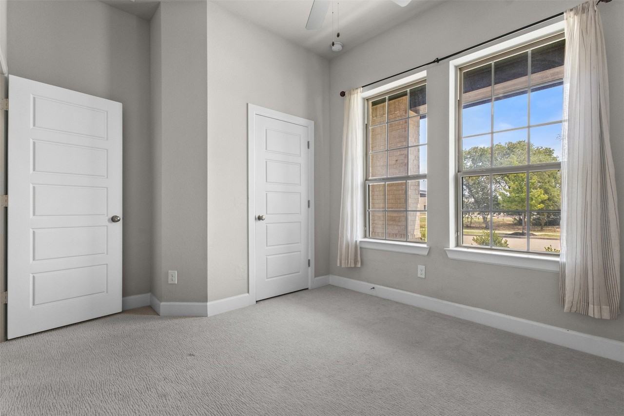 2900 Bluff Creek Dr - Photo 3 of 36