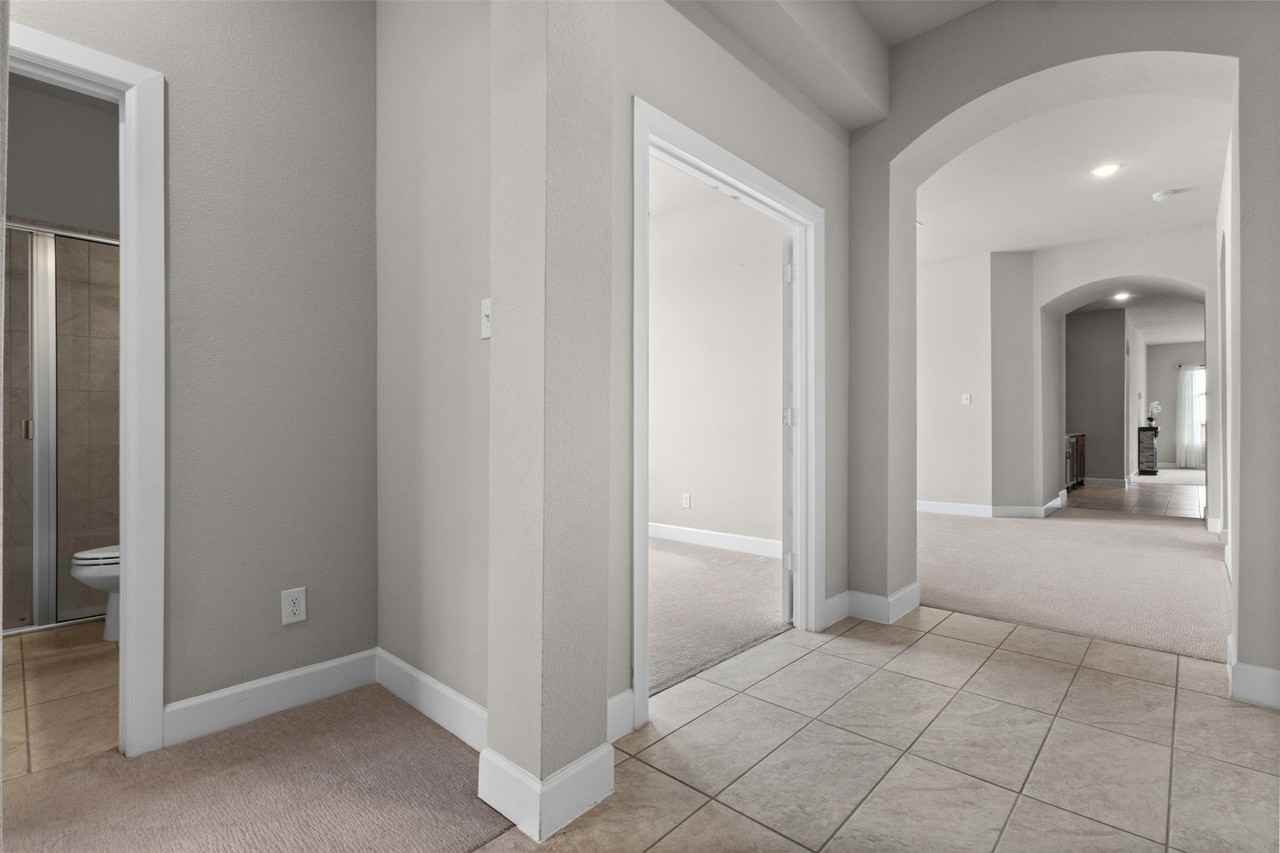 2900 Bluff Creek Dr - Photo 4 of 36