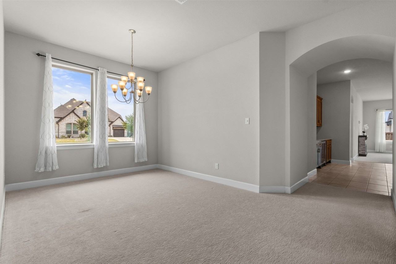2900 Bluff Creek Dr - Photo 7 of 36