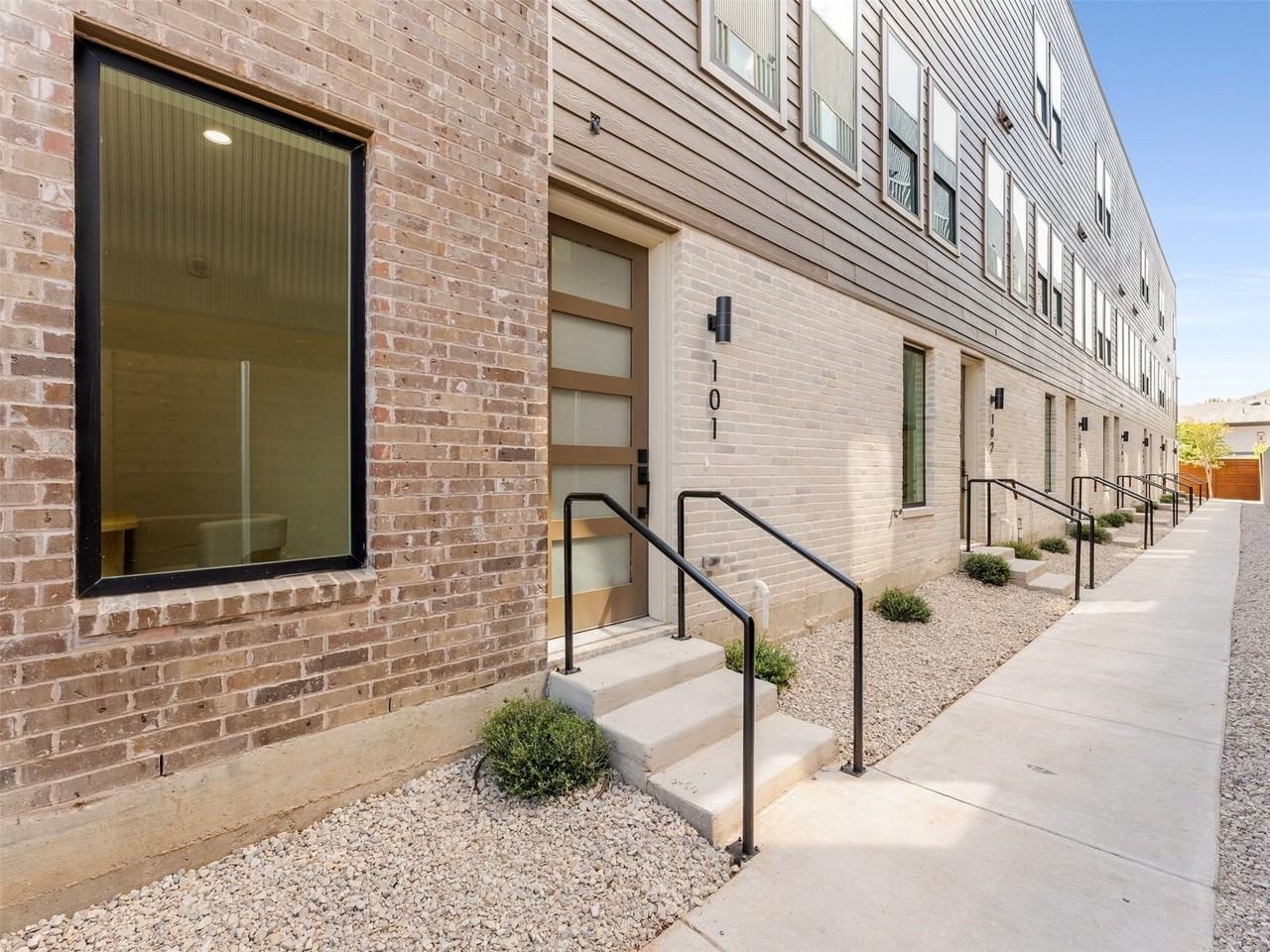 2015 N Prairie Ave #203 - Photo 2 of 35